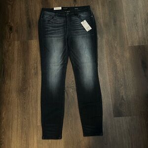 NWT. Judy Blue Skinny Jeans Dark Wash
